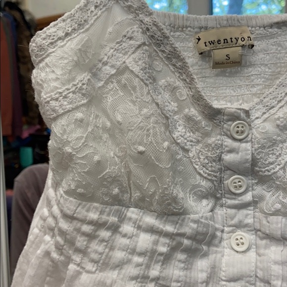 Twentyone white tank size small - Picture 2 of 2